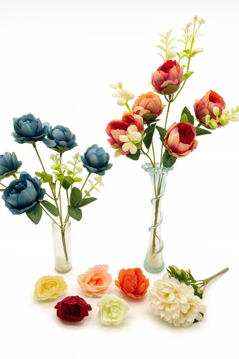 Ramo Ranúnculos (tipo “flor en capas”) Premium – 28cm