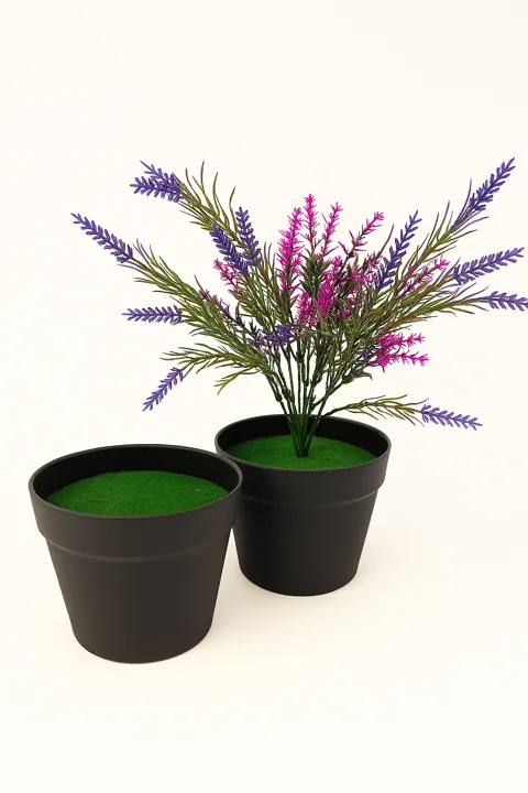 Maceta negra con pasto (13 cm)
